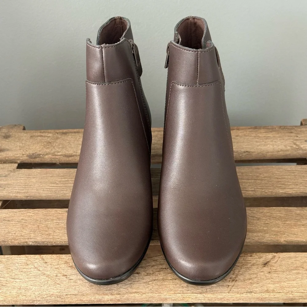 NEW Clarks Emily 2 Holly Ankle Leather Boots Womens‎ 6.5M Brown A28